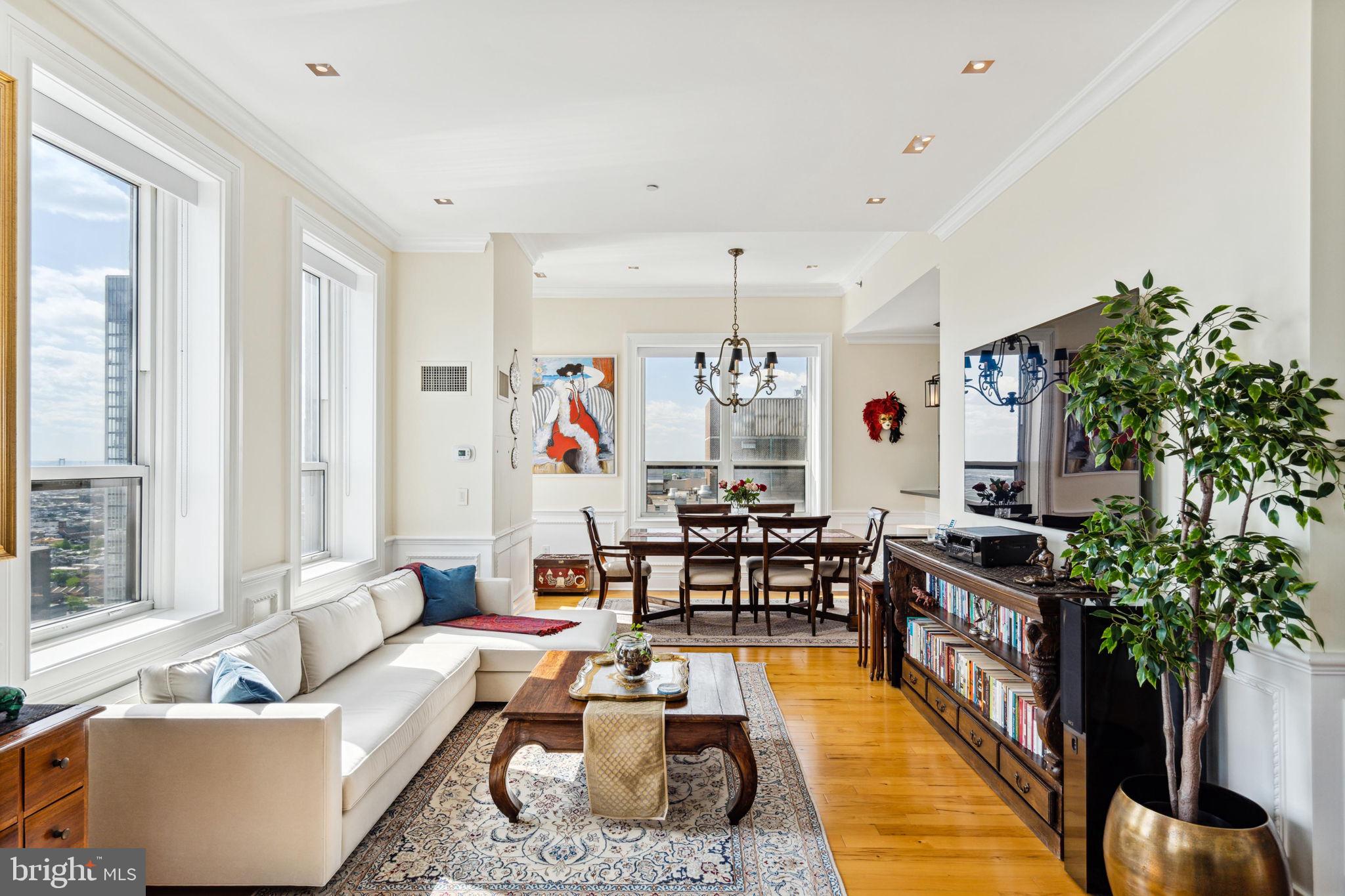 AVENUE OF THE ARTS - Residential