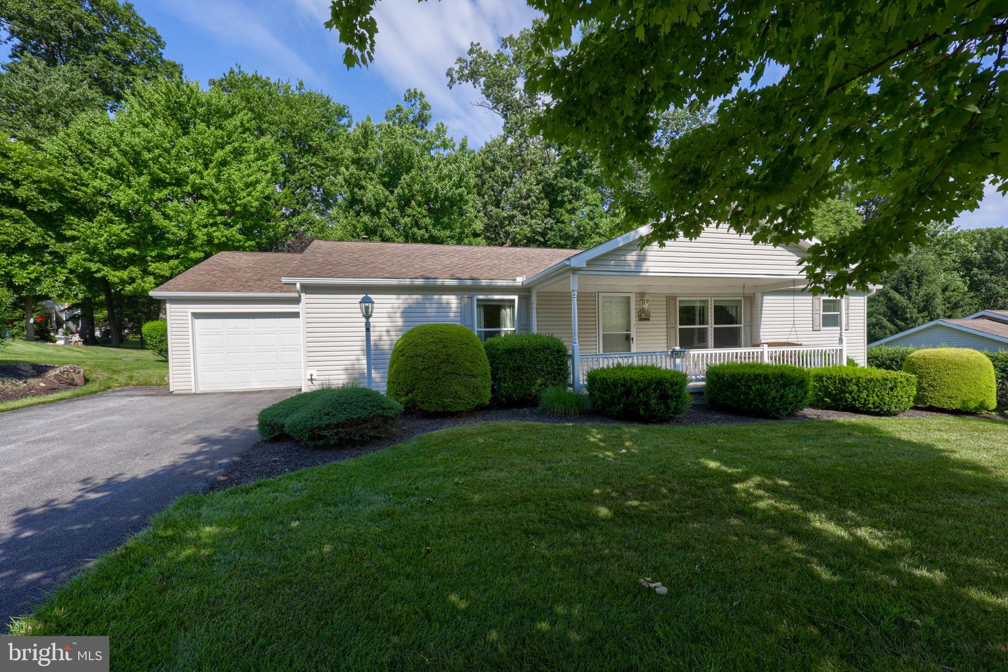 1037 HEMLOCK CIRCLE