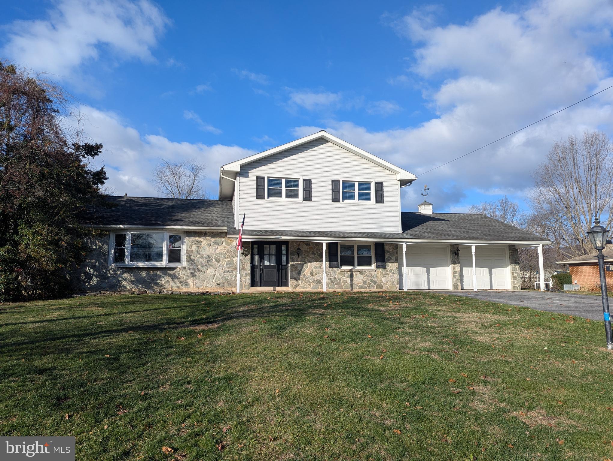 COLONIAL CREST - Residential