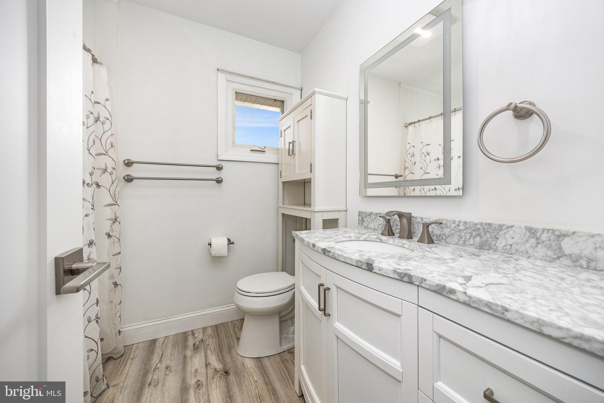 COLONIAL CREST - Residential