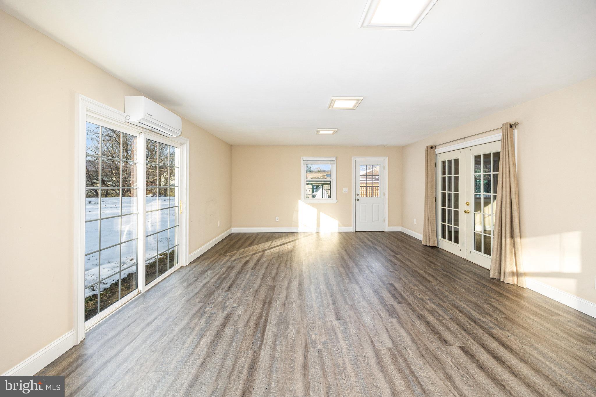 COLONIAL CREST - Residential