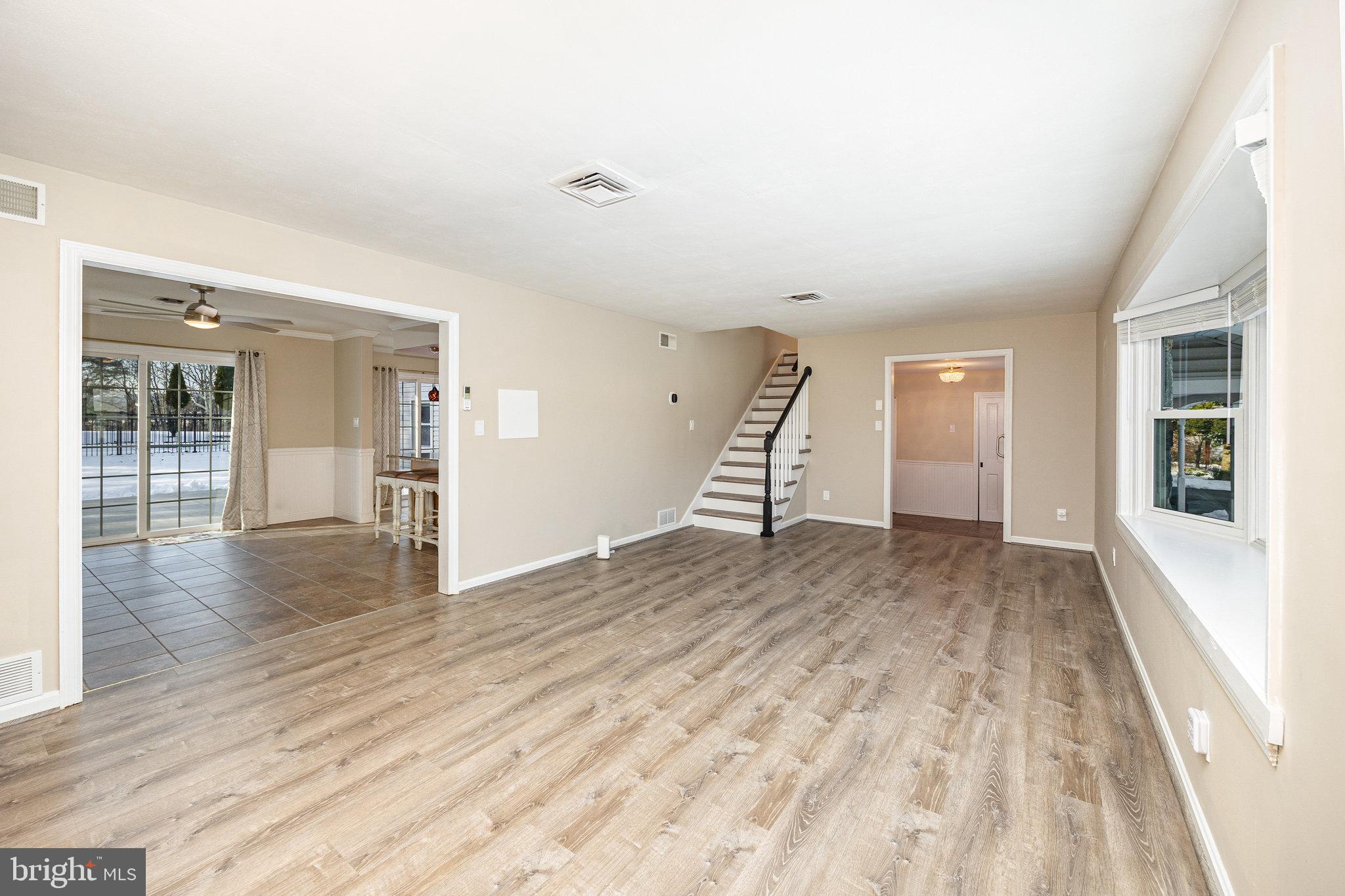 COLONIAL CREST - Residential