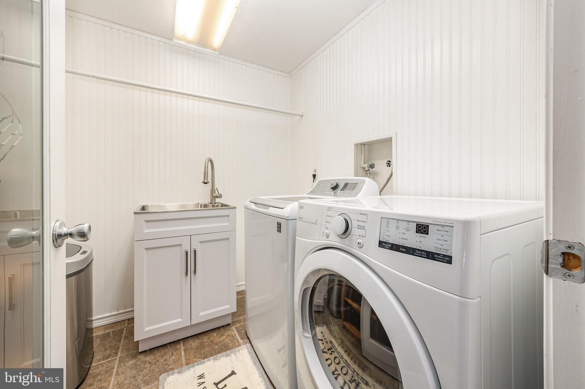 COLONIAL CREST - Residential