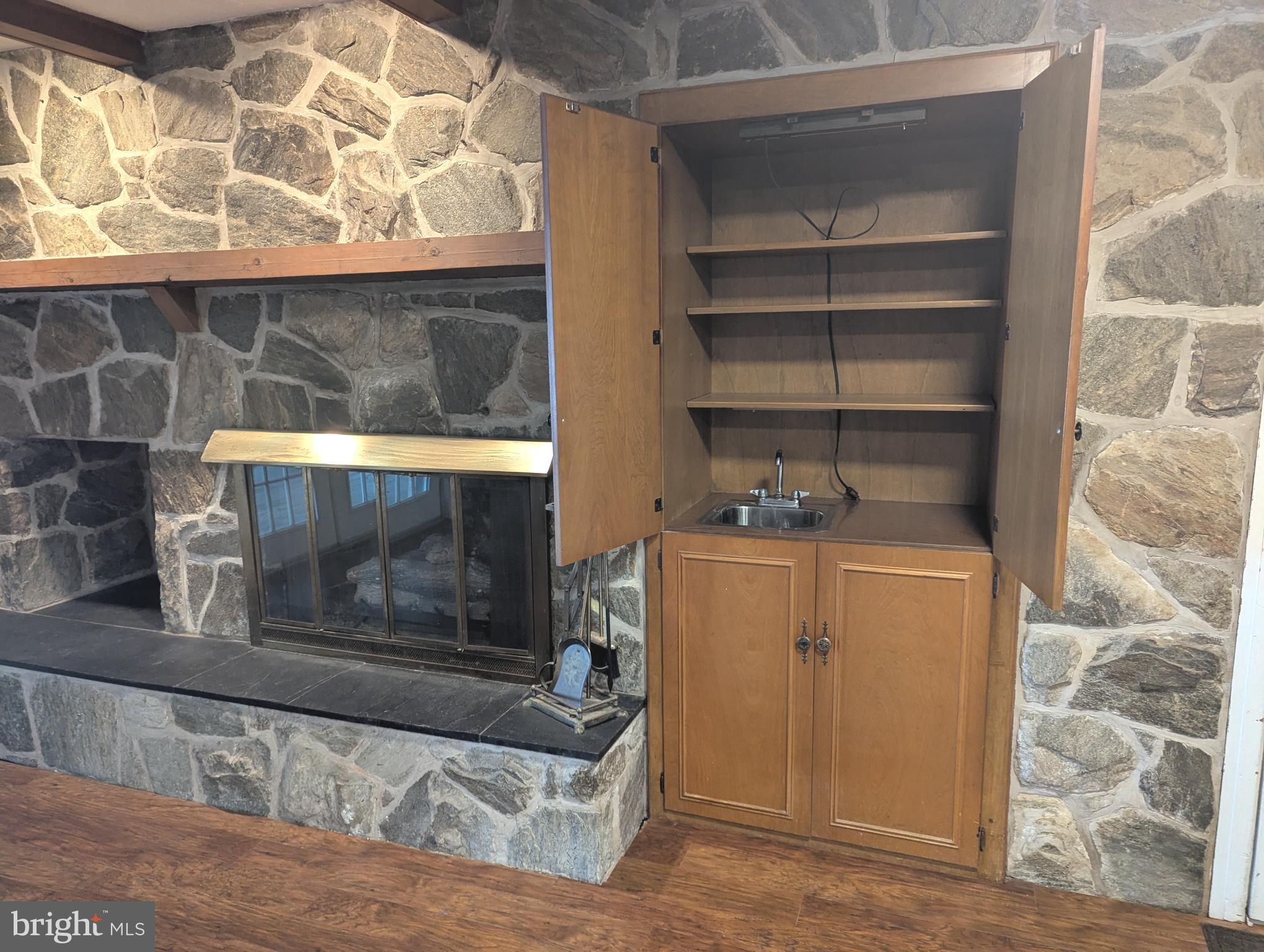 COLONIAL CREST - Residential