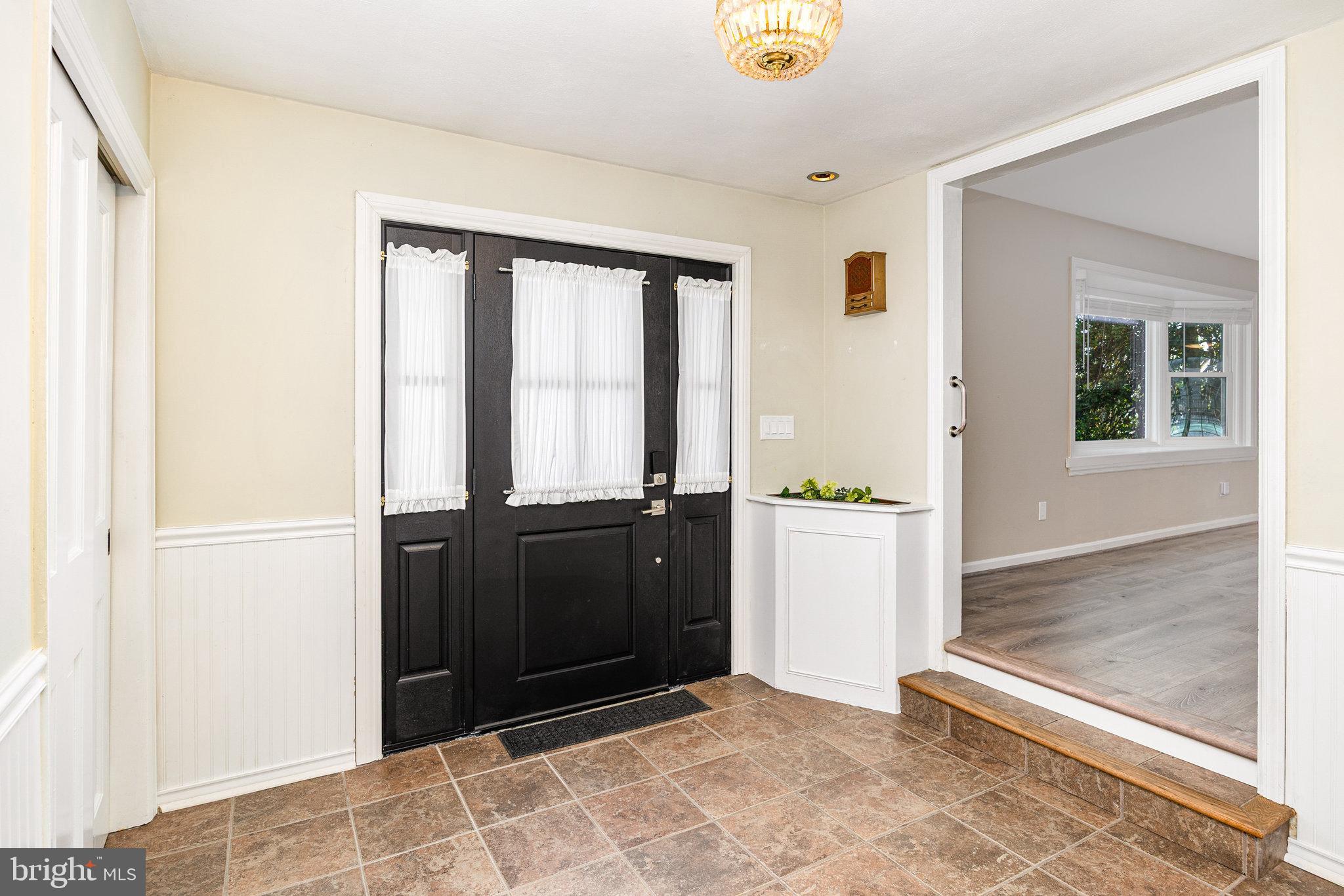 COLONIAL CREST - Residential