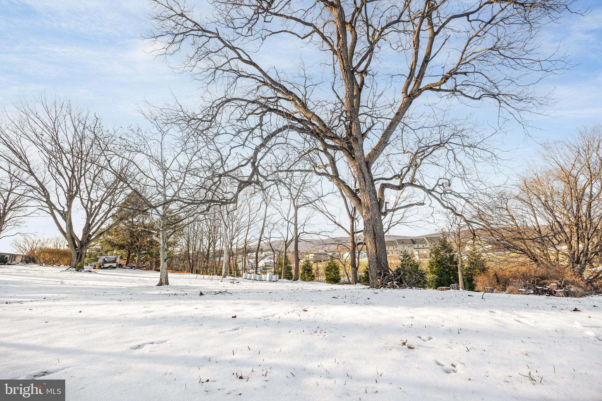 COLONIAL CREST - Residential
