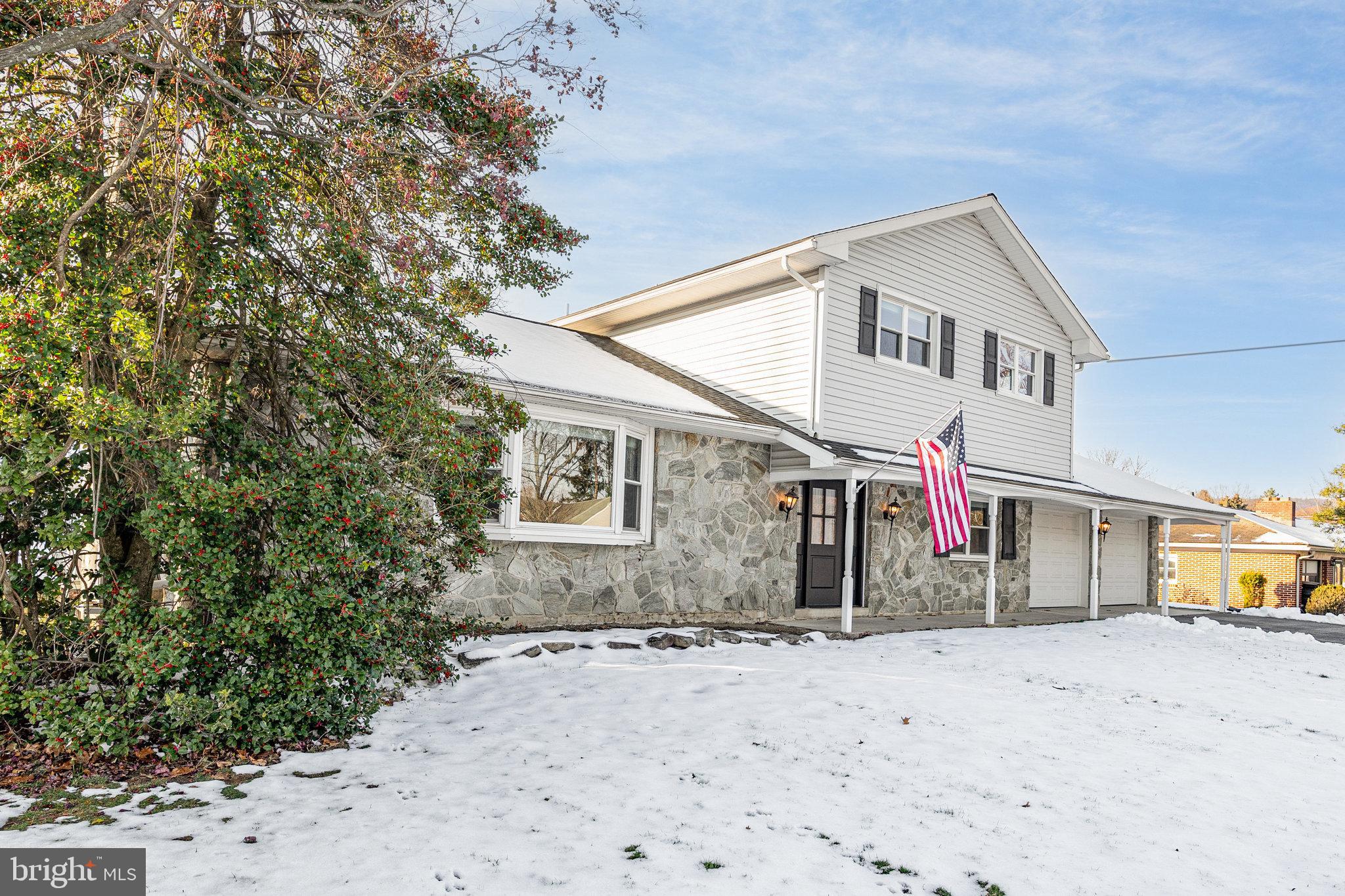 COLONIAL CREST - Residential