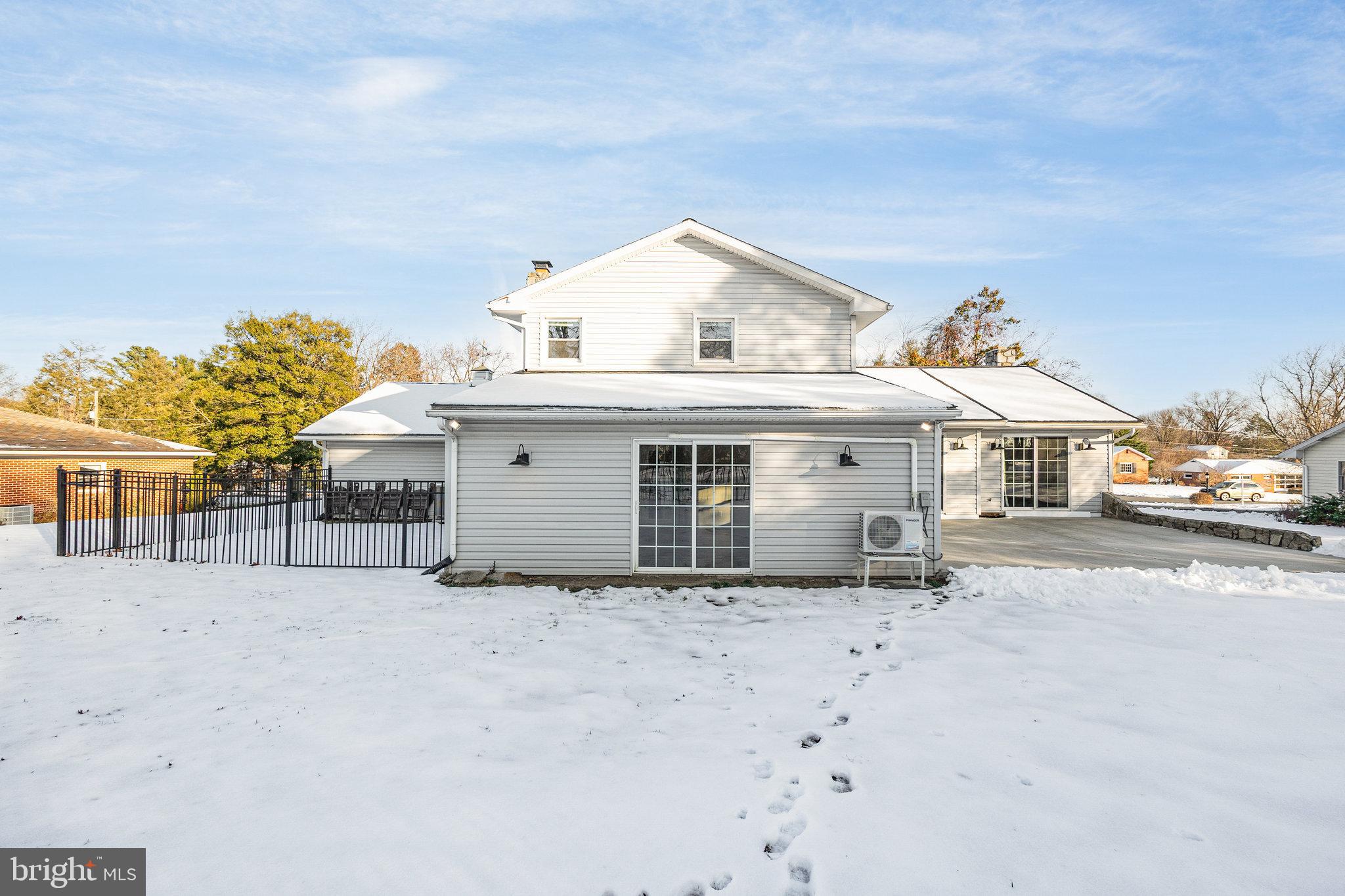 COLONIAL CREST - Residential