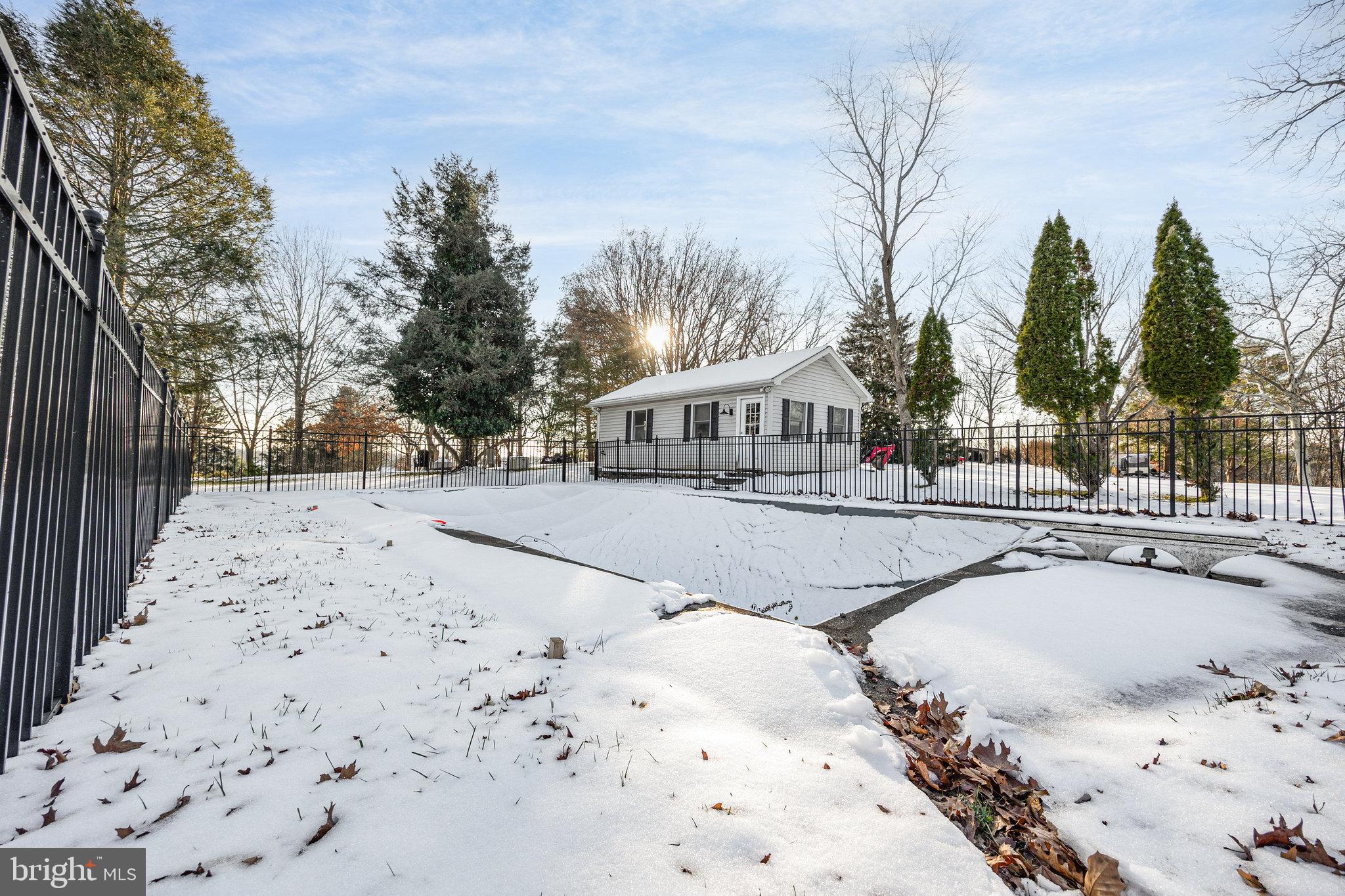 COLONIAL CREST - Residential