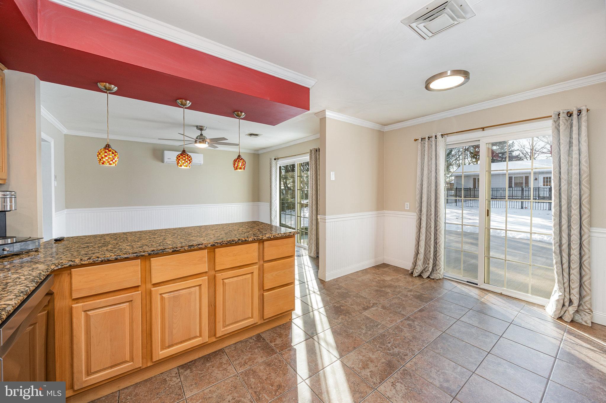 COLONIAL CREST - Residential