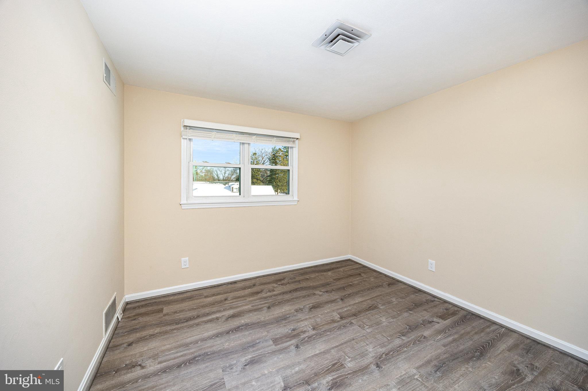 COLONIAL CREST - Residential