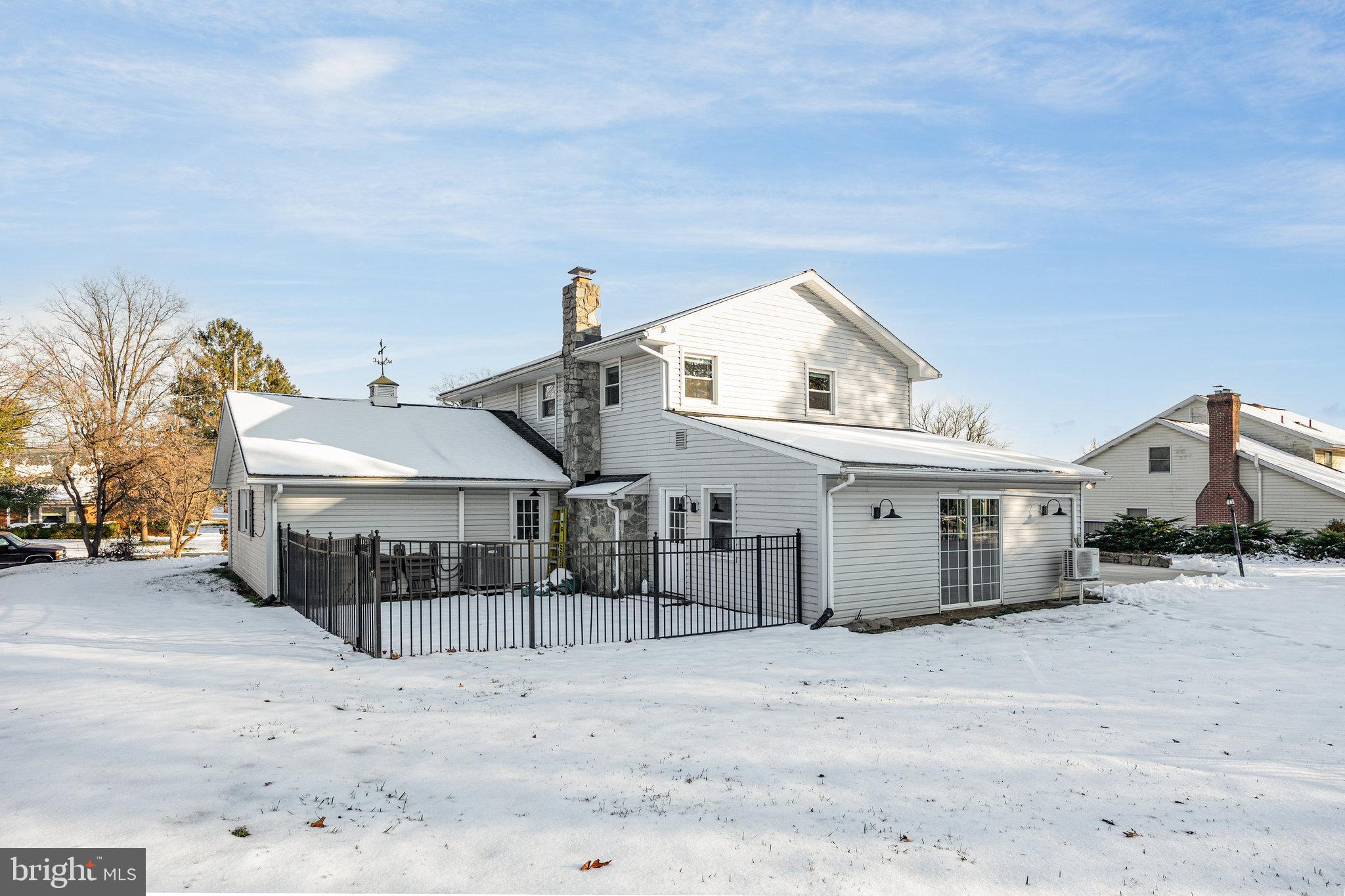COLONIAL CREST - Residential