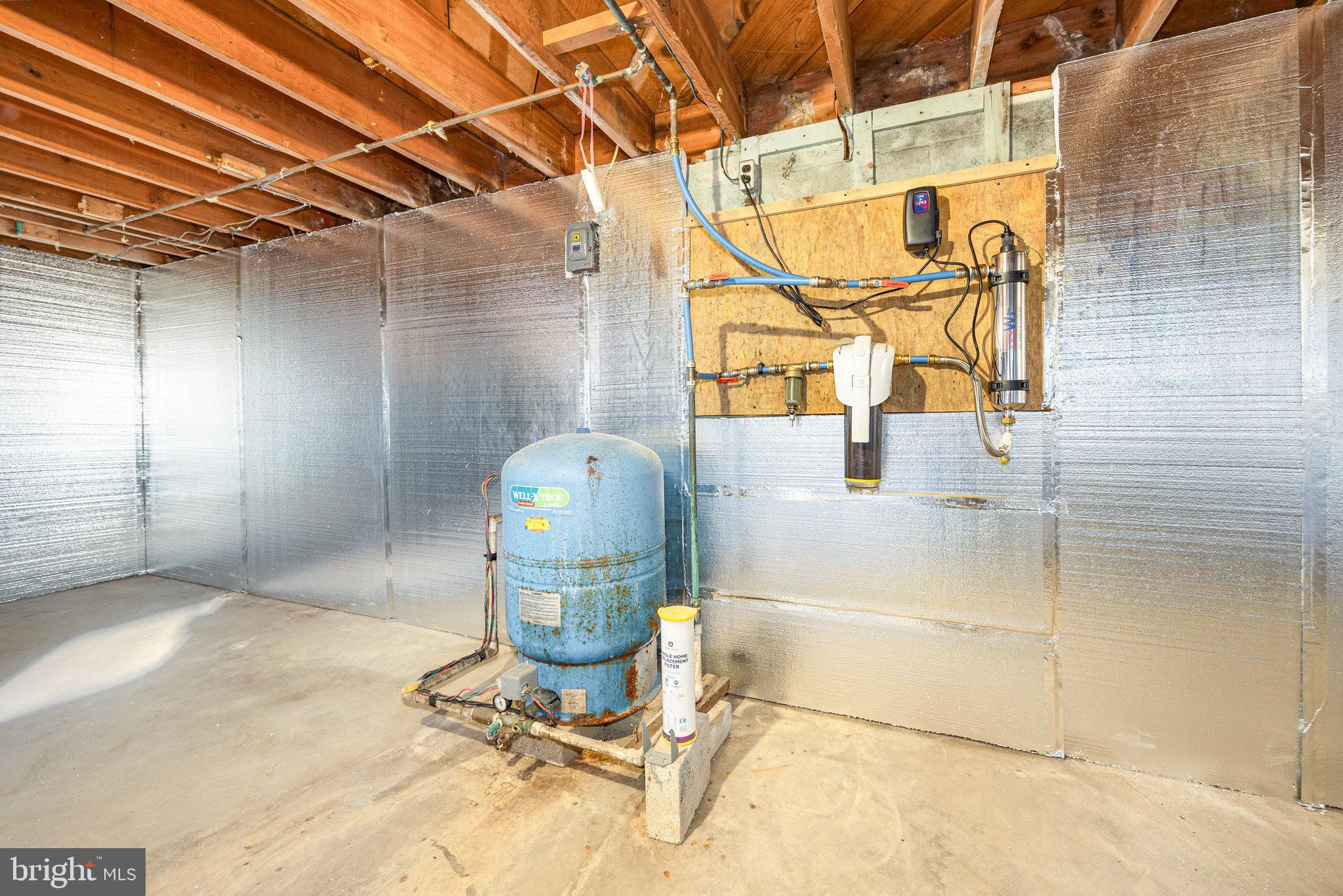 COLONIAL CREST - Residential