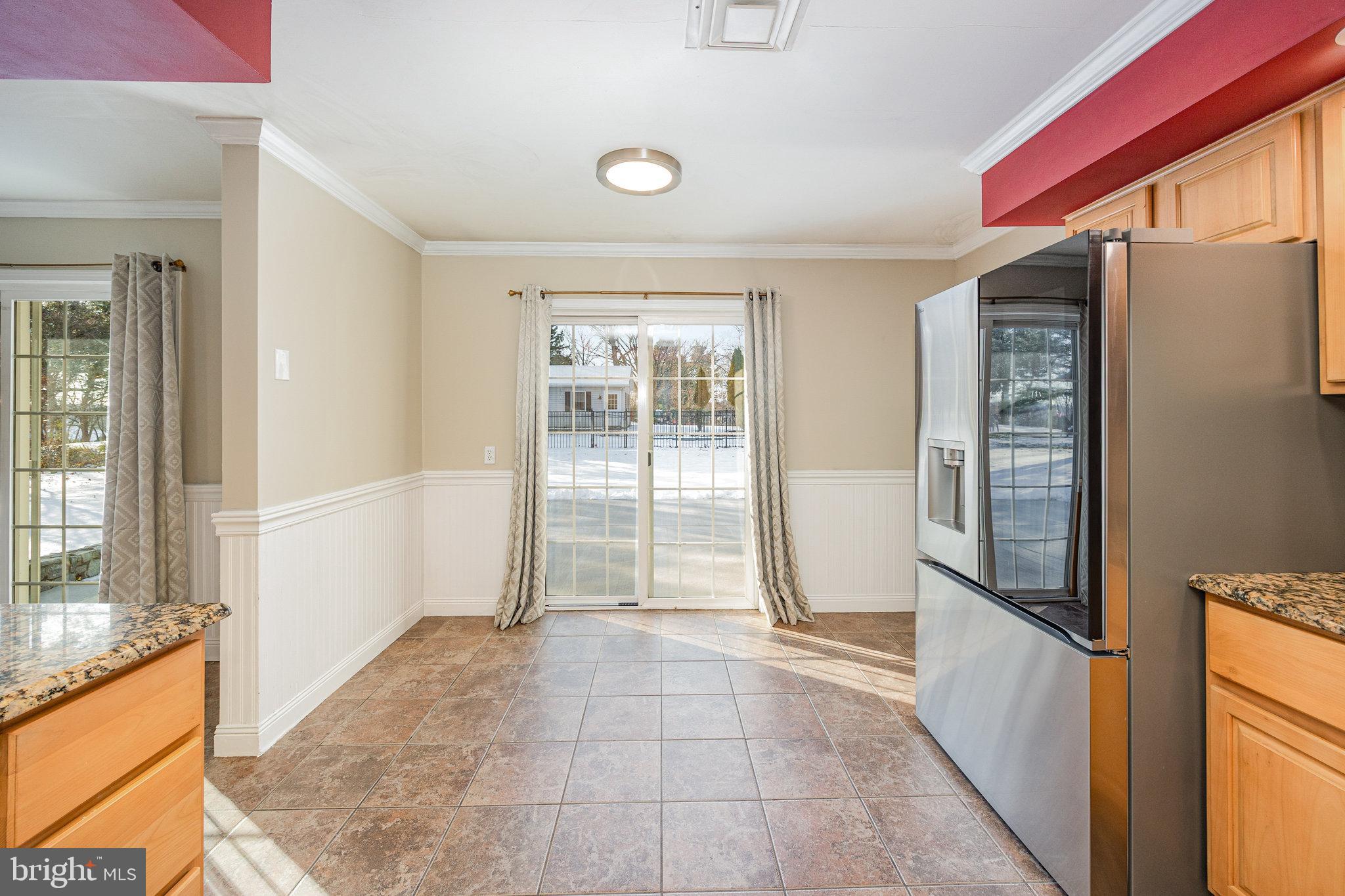 COLONIAL CREST - Residential