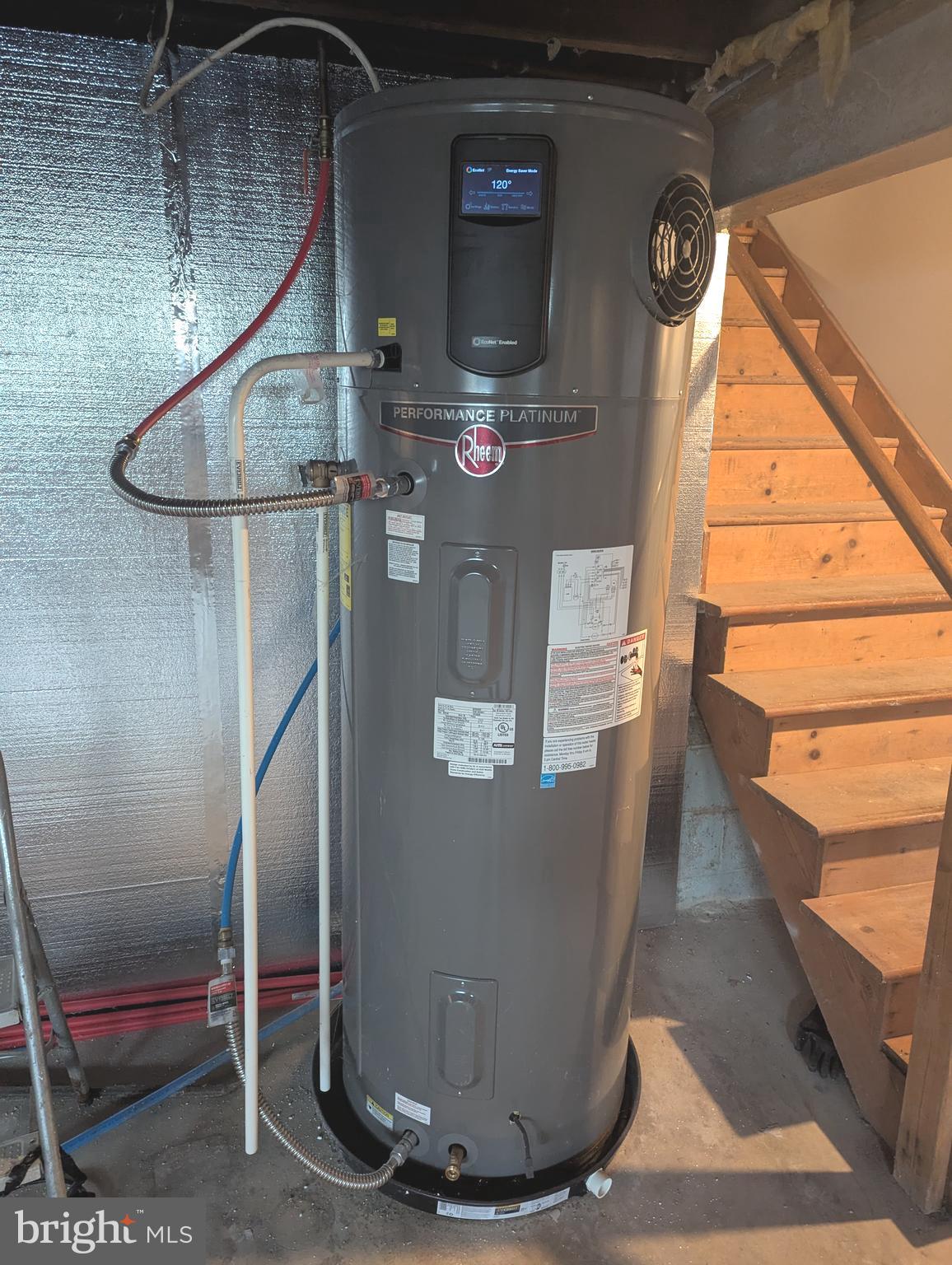 COLONIAL CREST - Residential