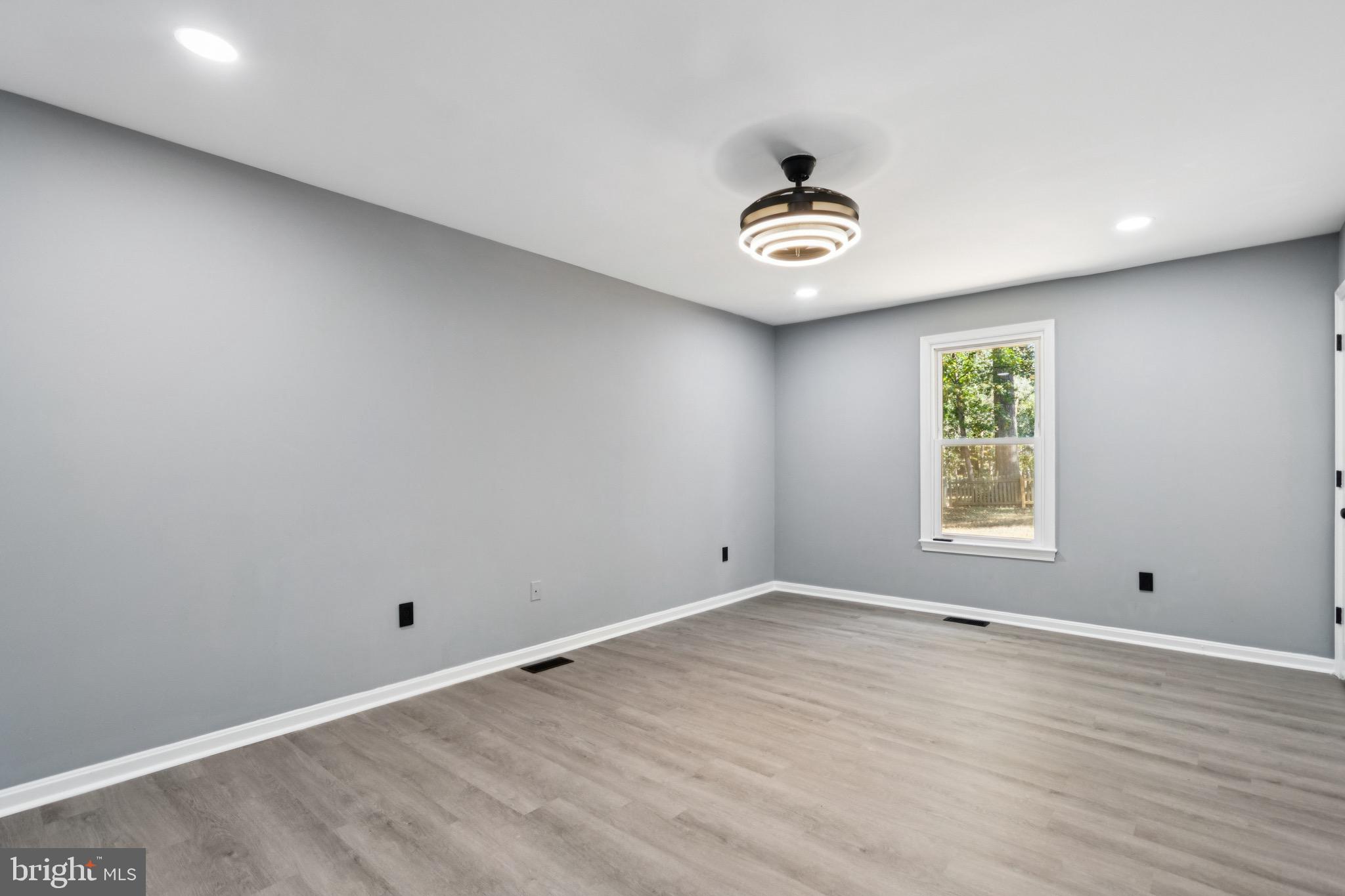 HIDDEN LAKE - Residential Lease