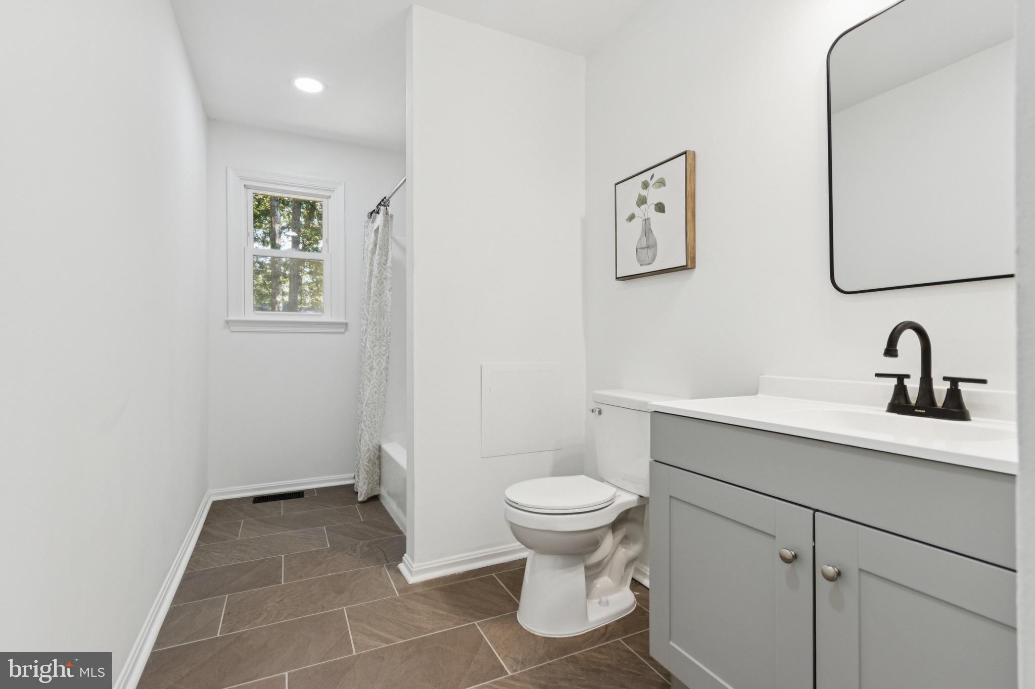 HIDDEN LAKE - Residential Lease