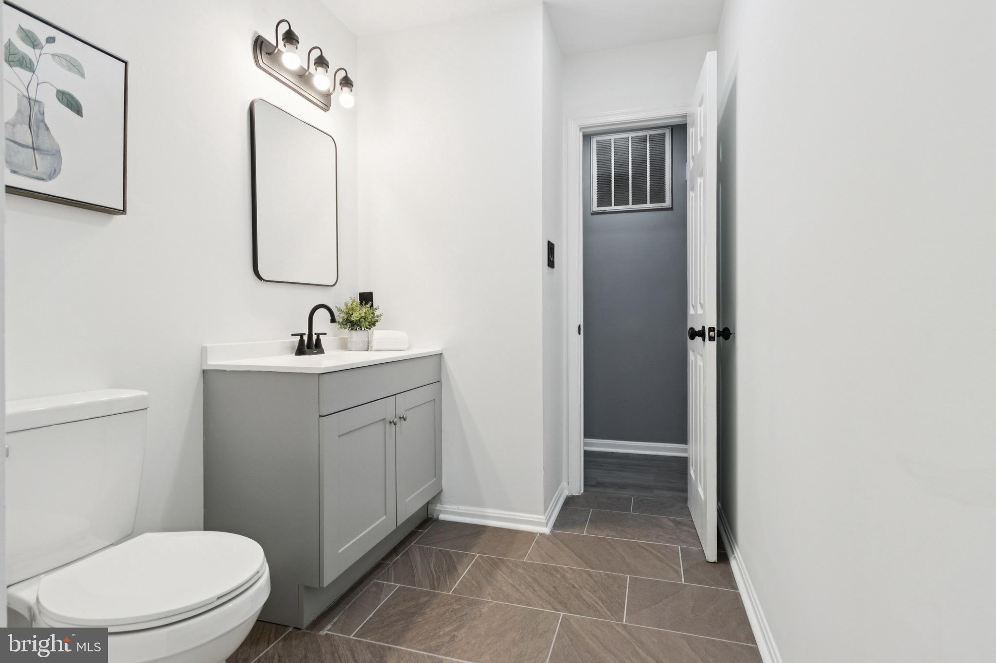 HIDDEN LAKE - Residential Lease