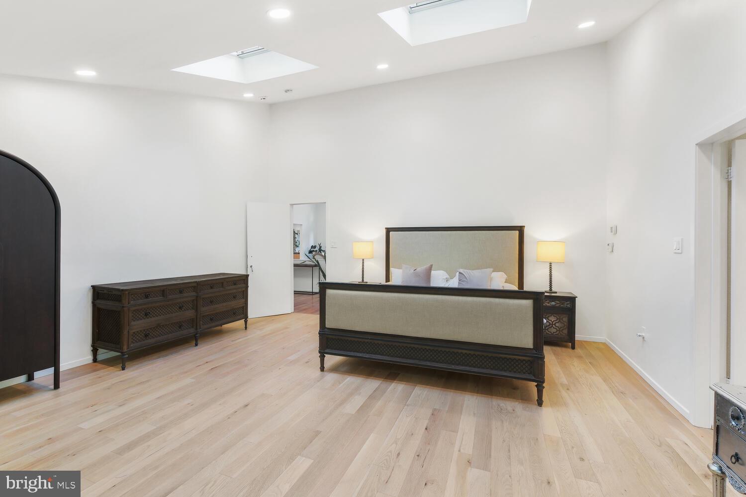 LUXMANOR - Residential