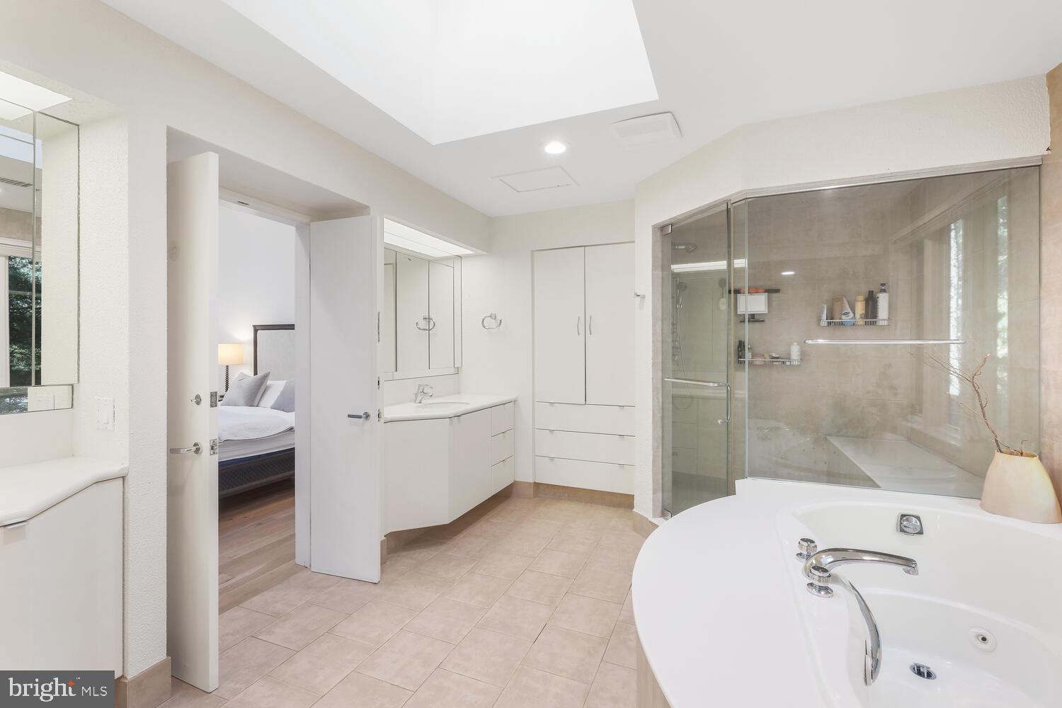 LUXMANOR - Residential