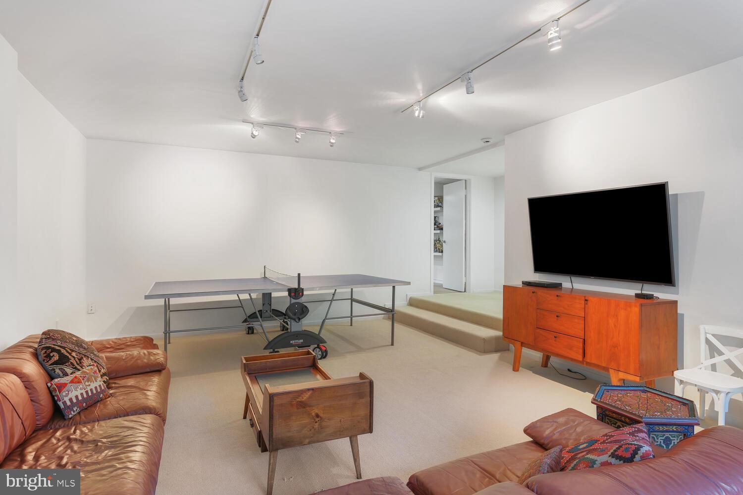 LUXMANOR - Residential