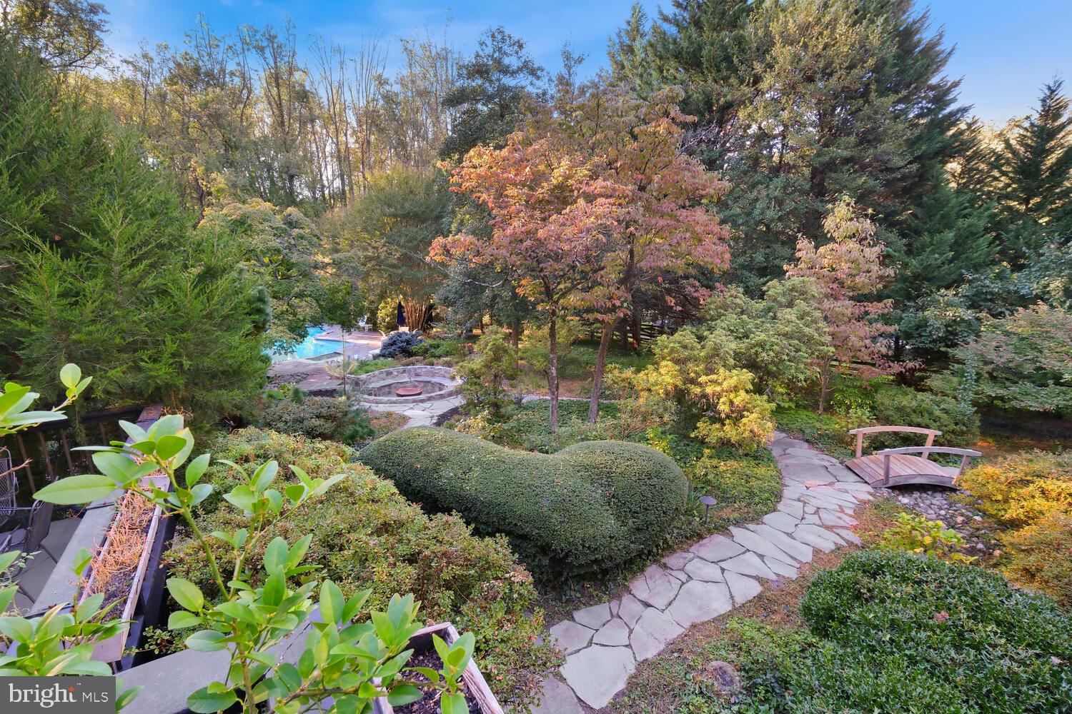 LUXMANOR - Residential