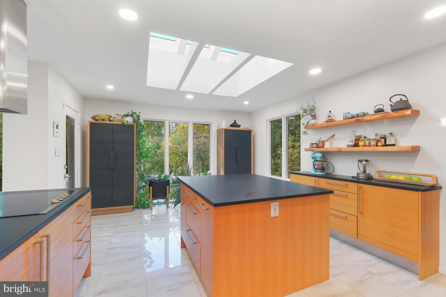 LUXMANOR - Residential