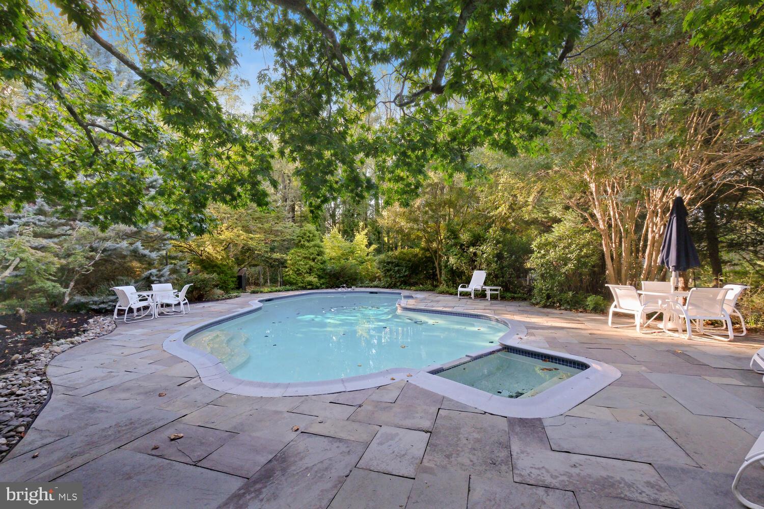 LUXMANOR - Residential