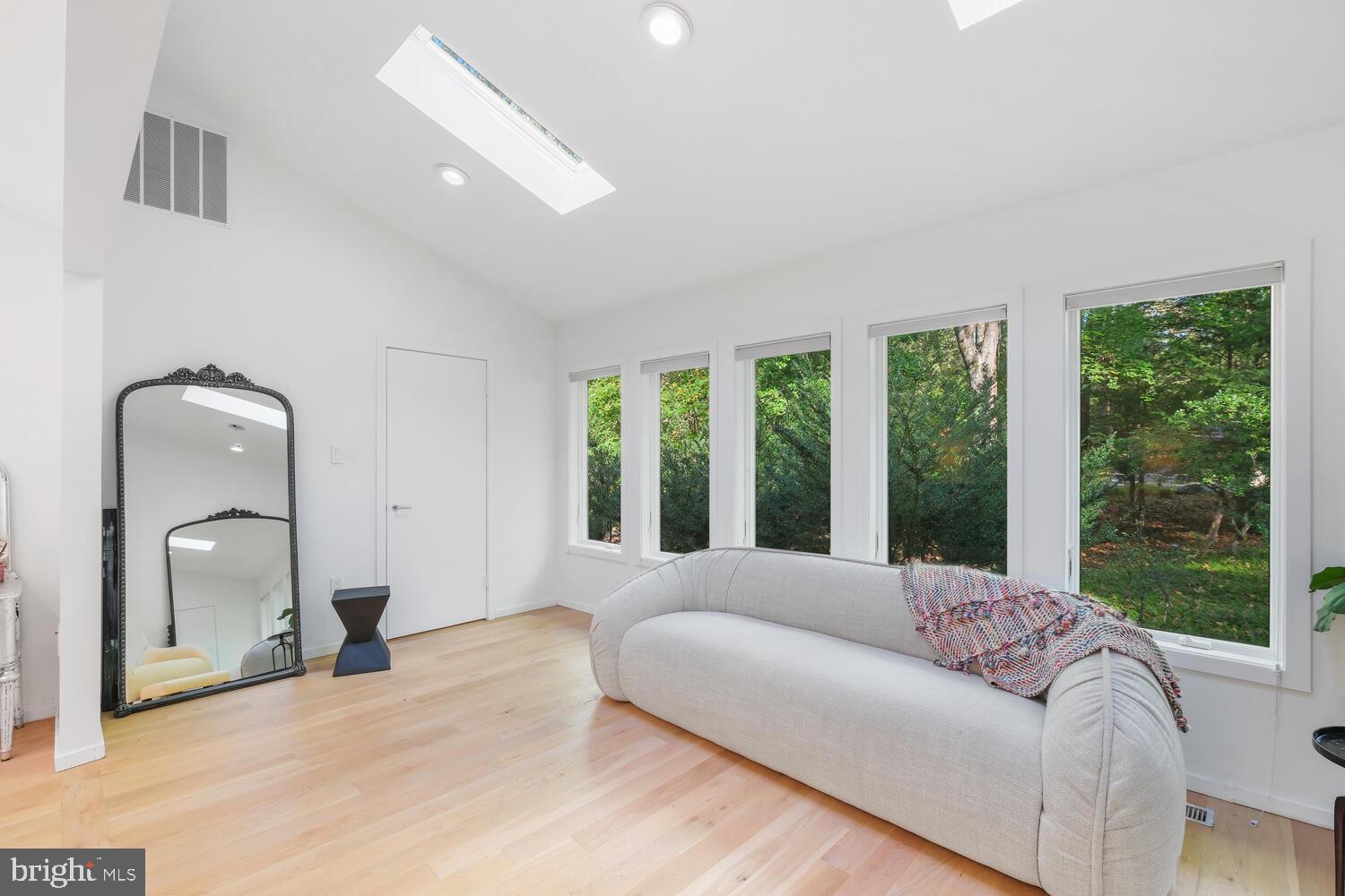 LUXMANOR - Residential