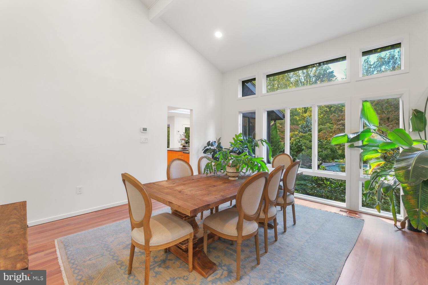 LUXMANOR - Residential