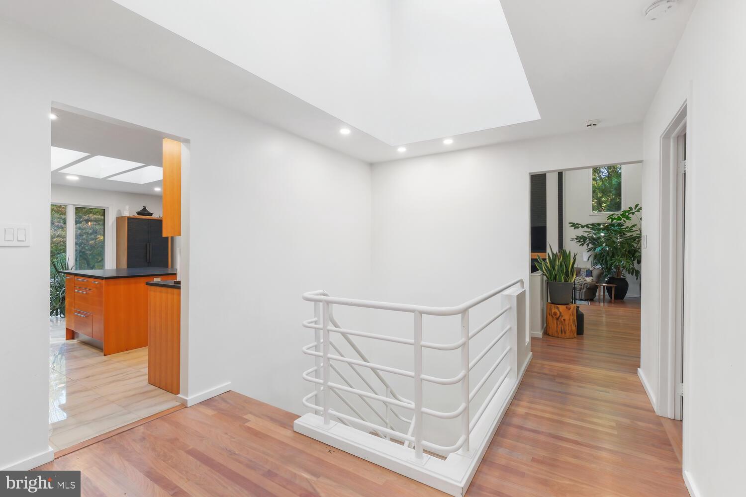 LUXMANOR - Residential