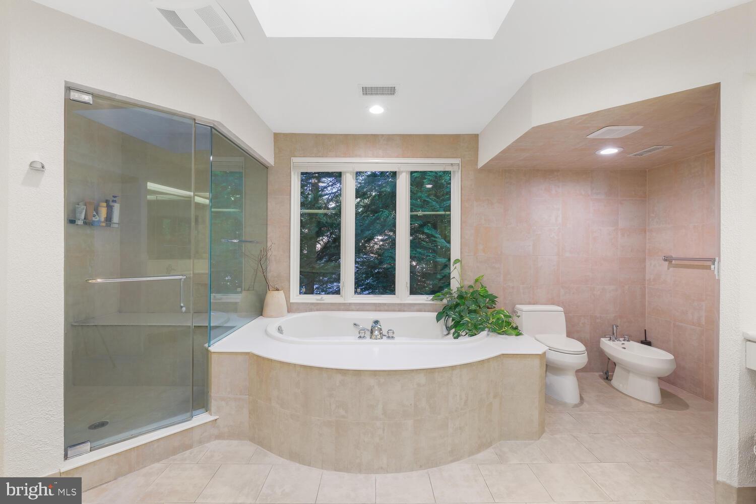 LUXMANOR - Residential