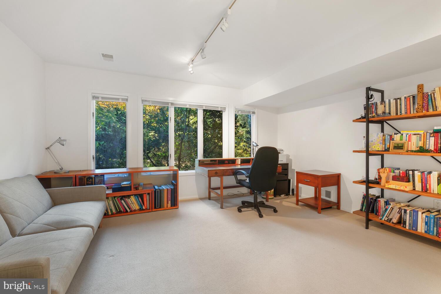 LUXMANOR - Residential