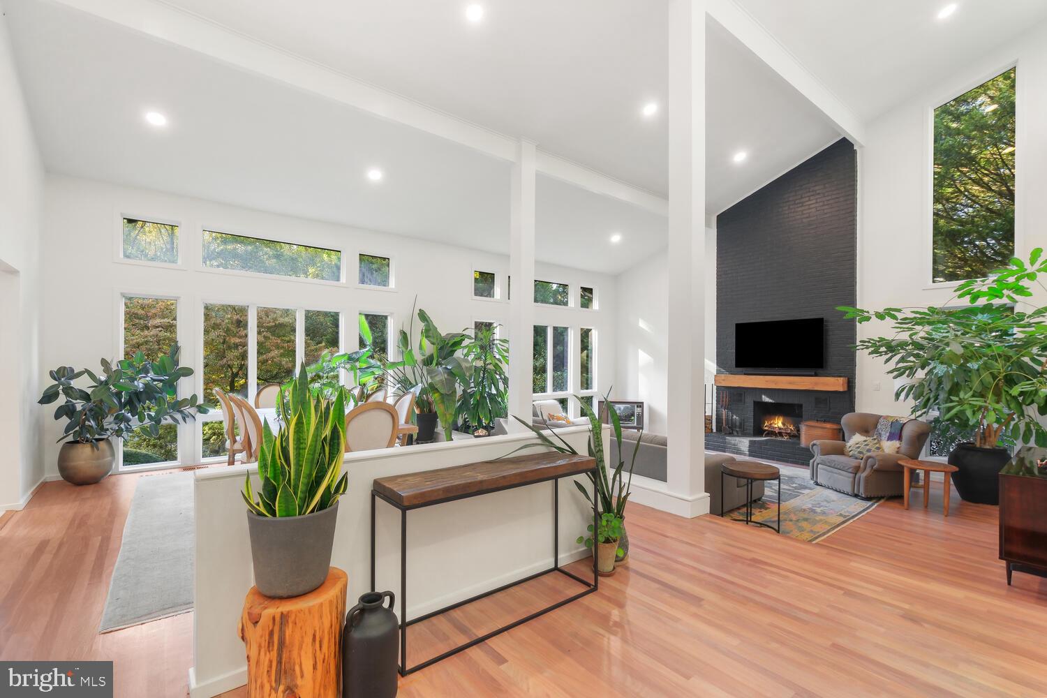 LUXMANOR - Residential