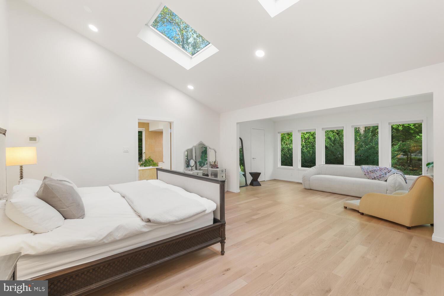 LUXMANOR - Residential