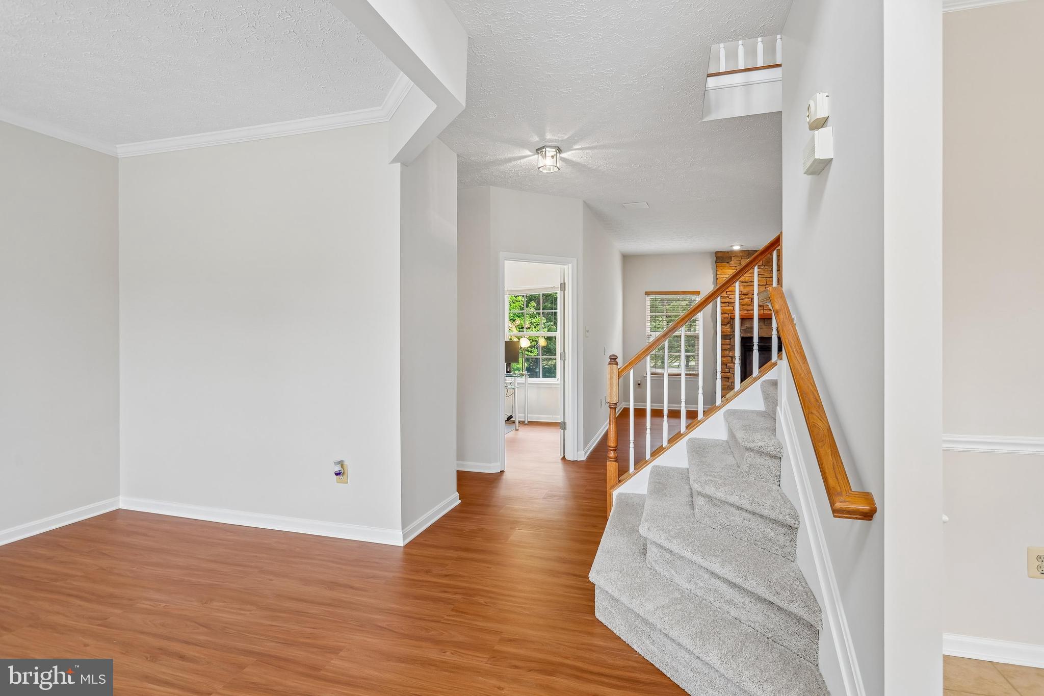 1402 HILSCHER COURT