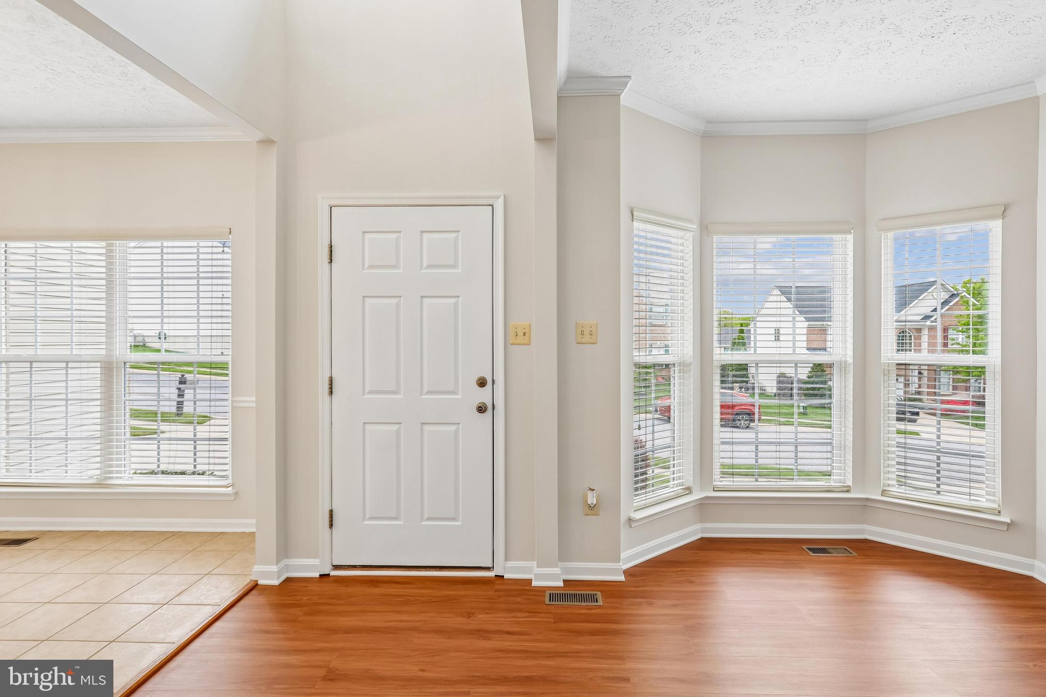 1402 HILSCHER COURT
