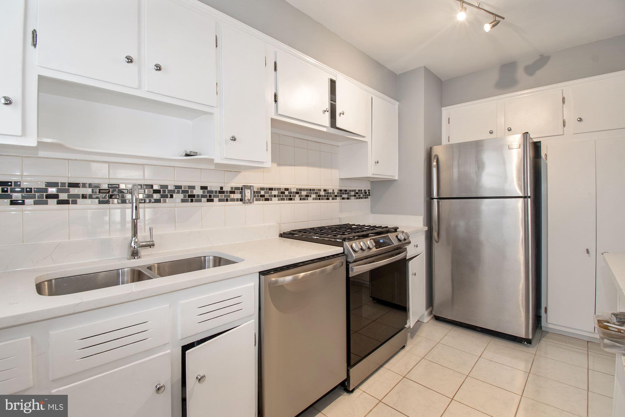 UNIVERSITY GARDENS - Residential