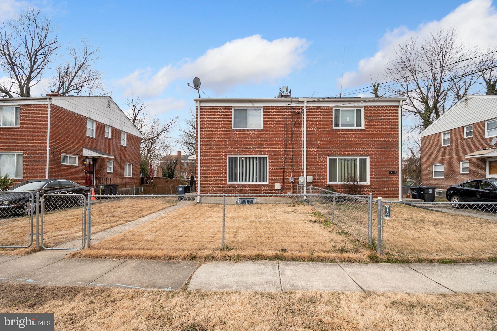 UNIVERSITY GARDENS - Residential