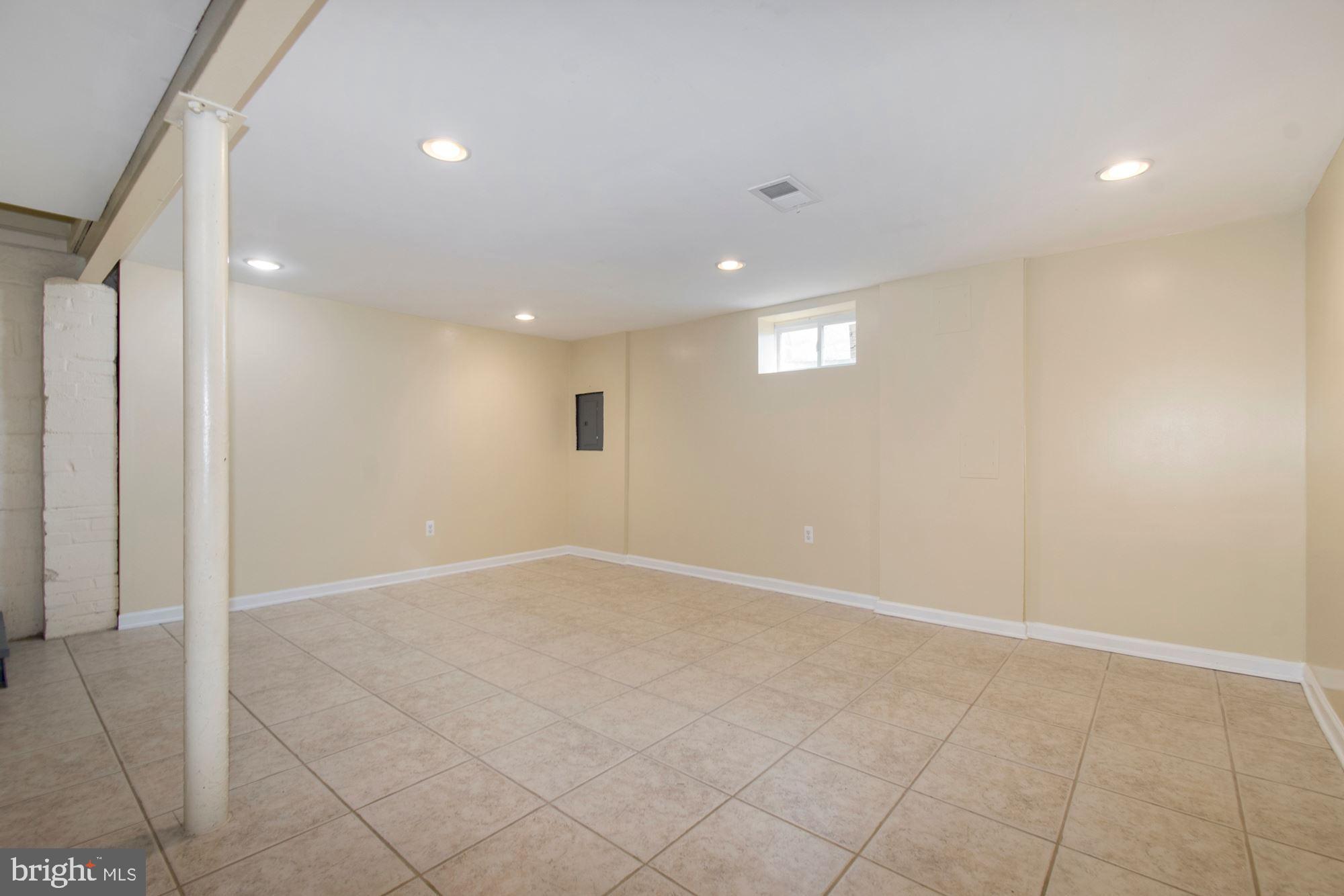 UNIVERSITY GARDENS - Residential