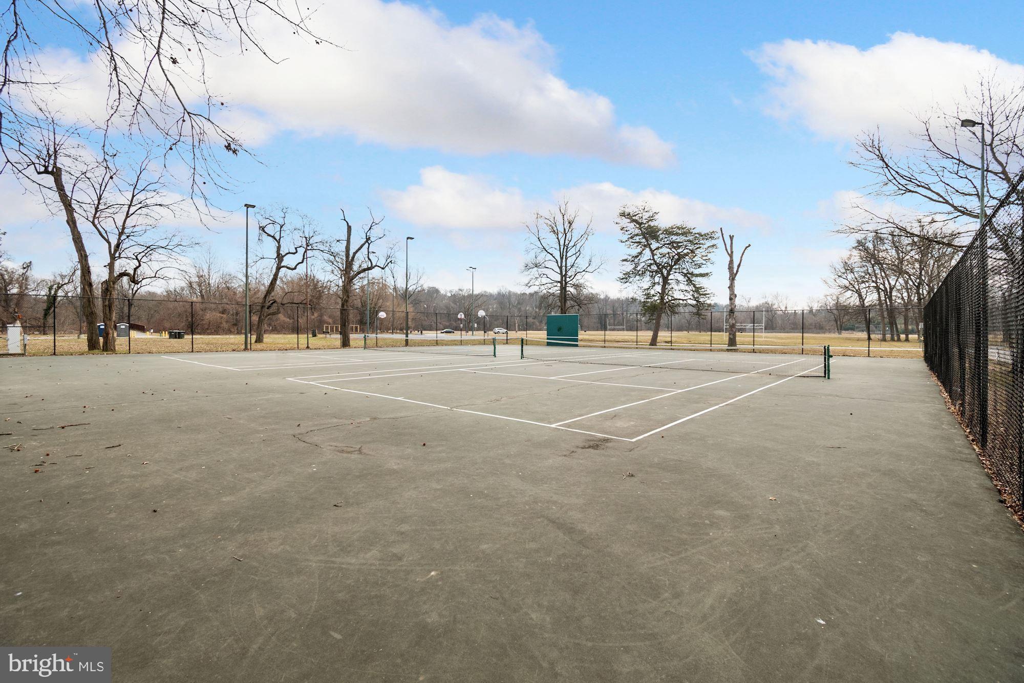 UNIVERSITY GARDENS - Residential