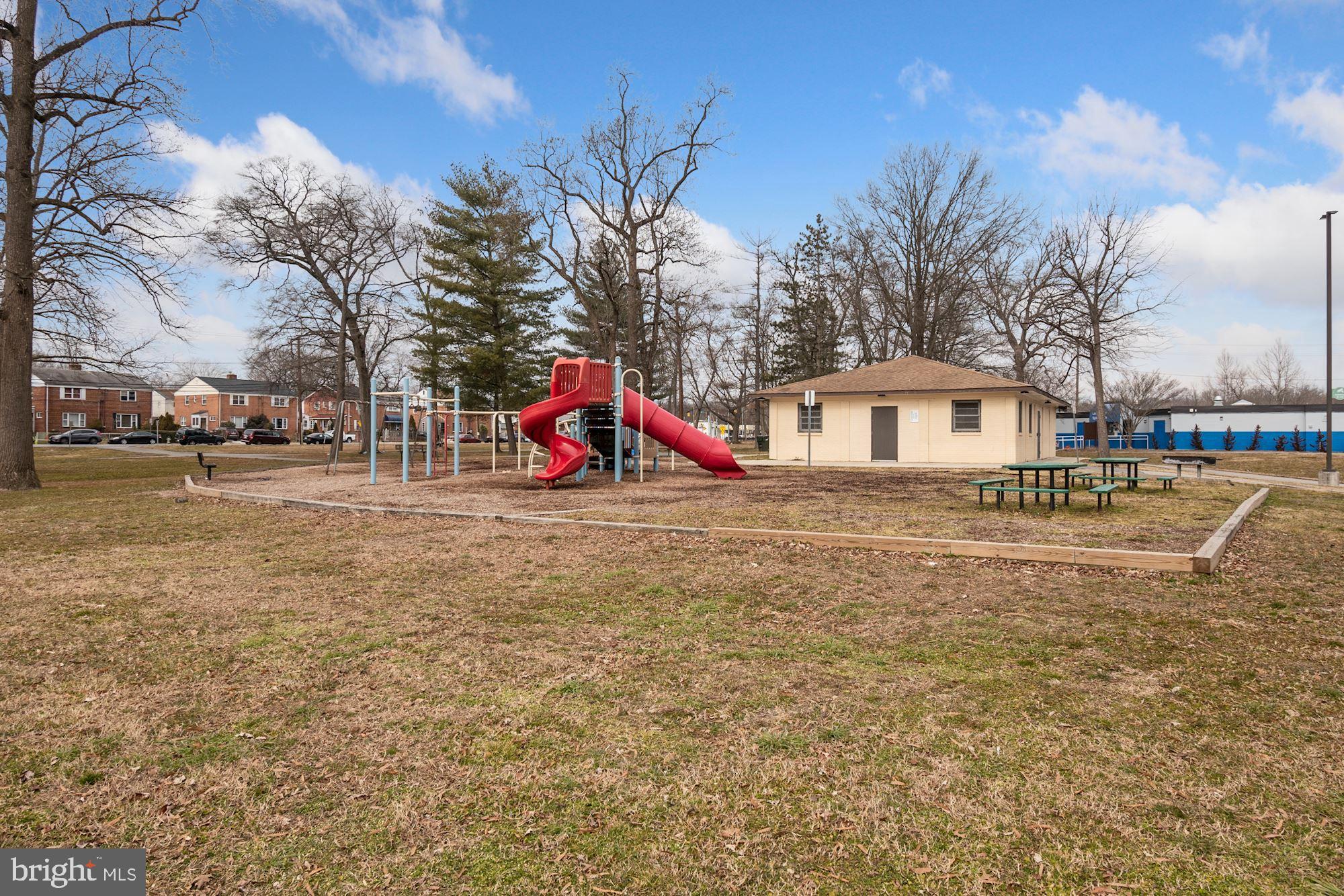 UNIVERSITY GARDENS - Residential