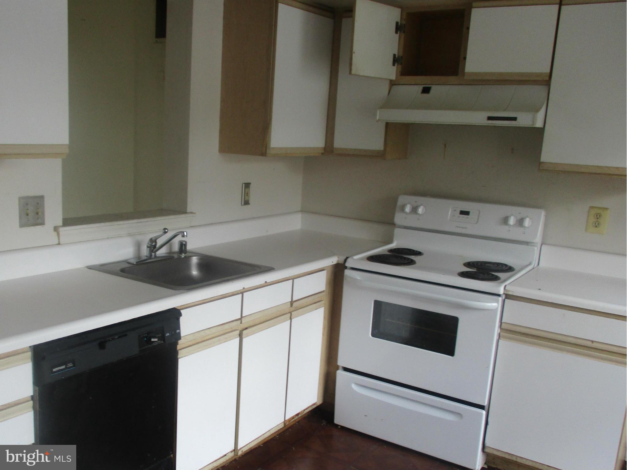 COURTLAND MANOR - Residential