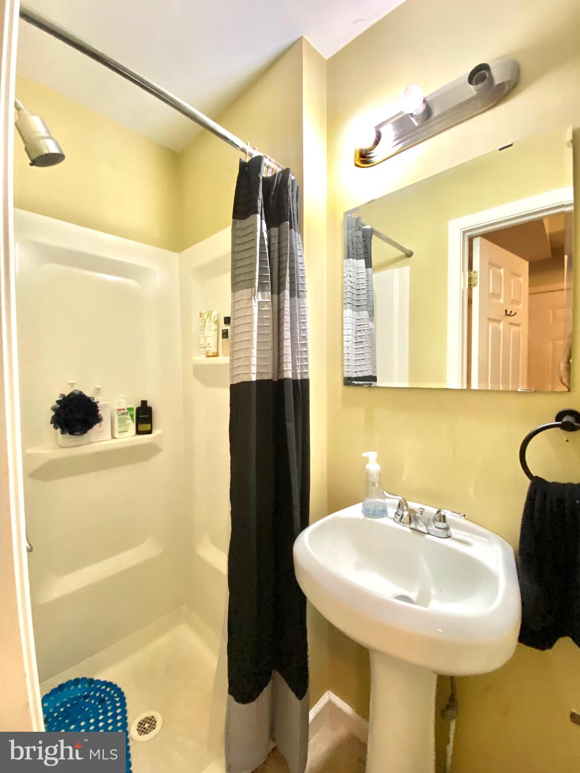 PHILADELPHIA (NORTH) - Residential Lease