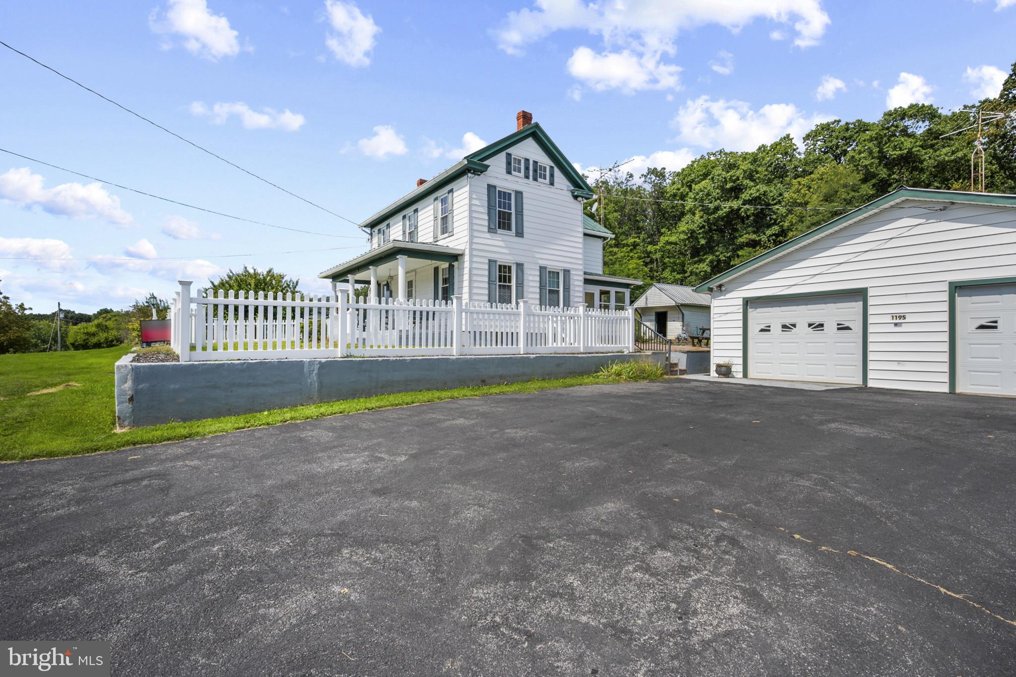 1195 LOOP ROAD