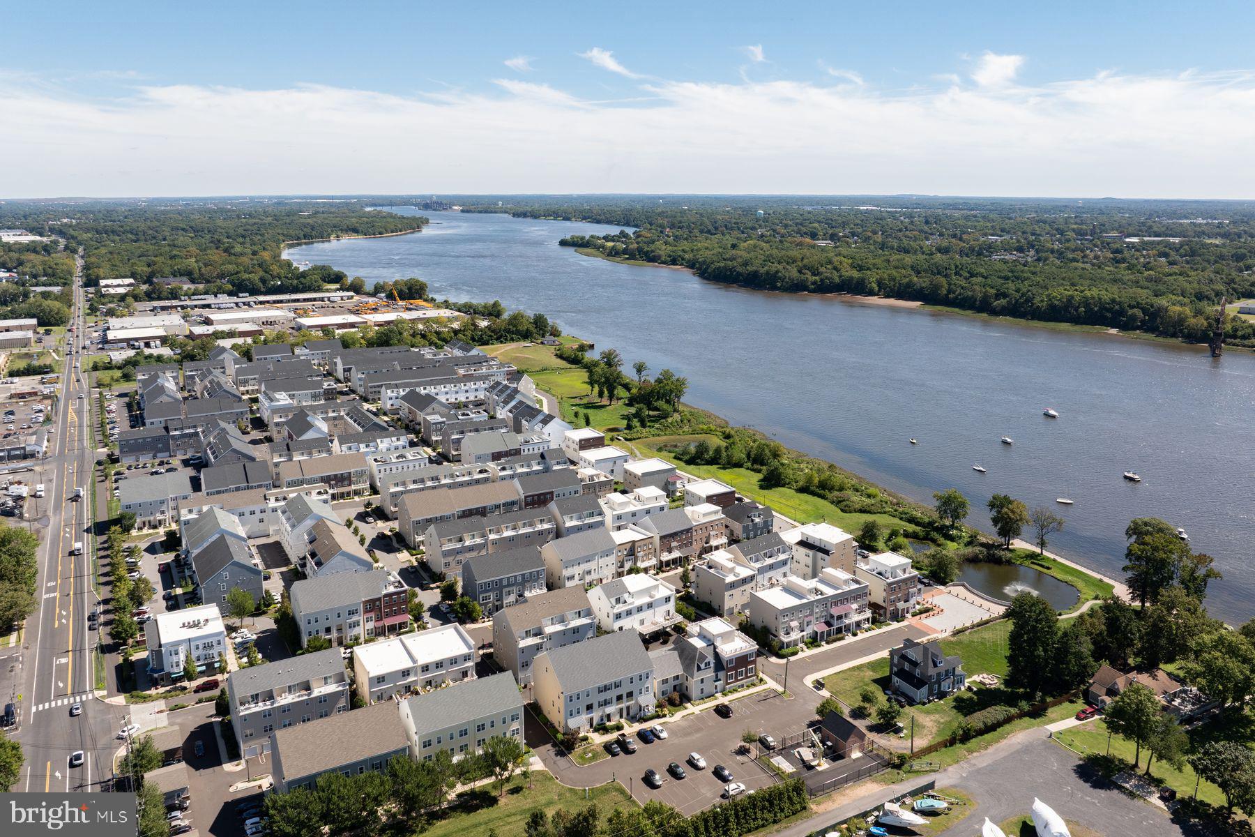 WATERSIDE - Residential