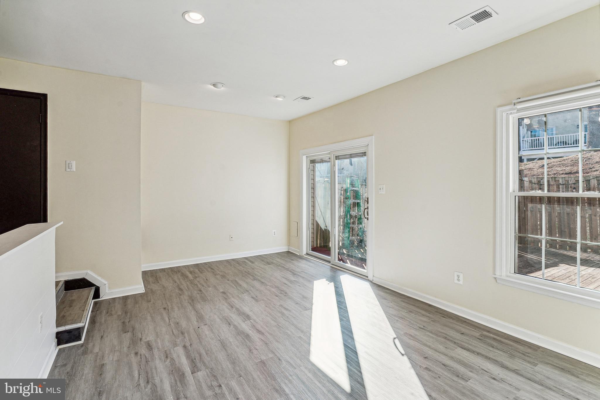 TOWNS OF FOREST HILLS - Residential