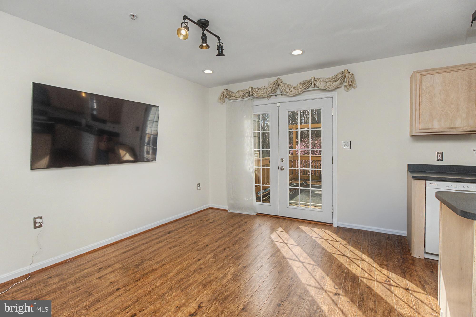 REISTERSTOWN VILLAGE - Residential