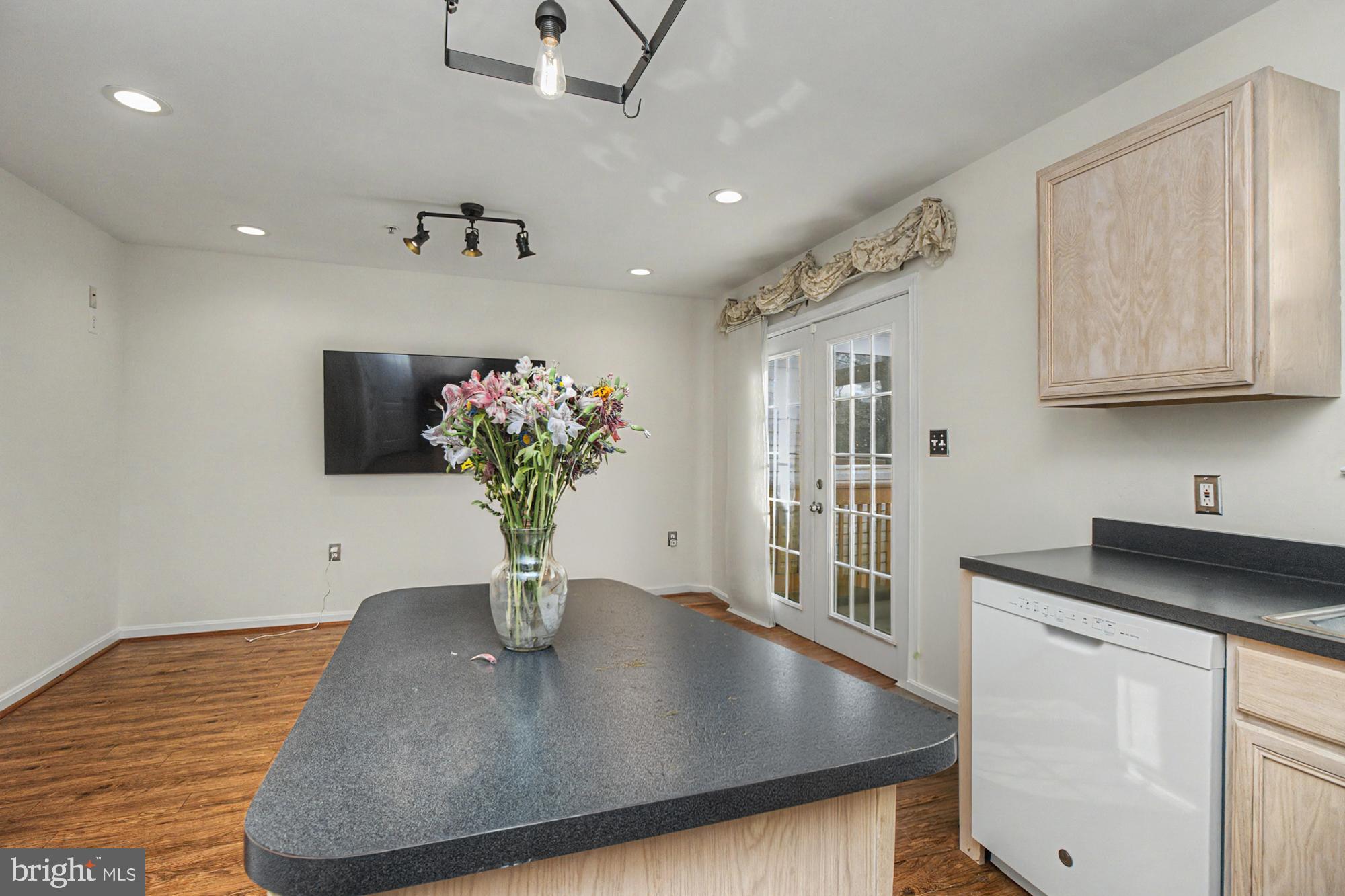 REISTERSTOWN VILLAGE - Residential