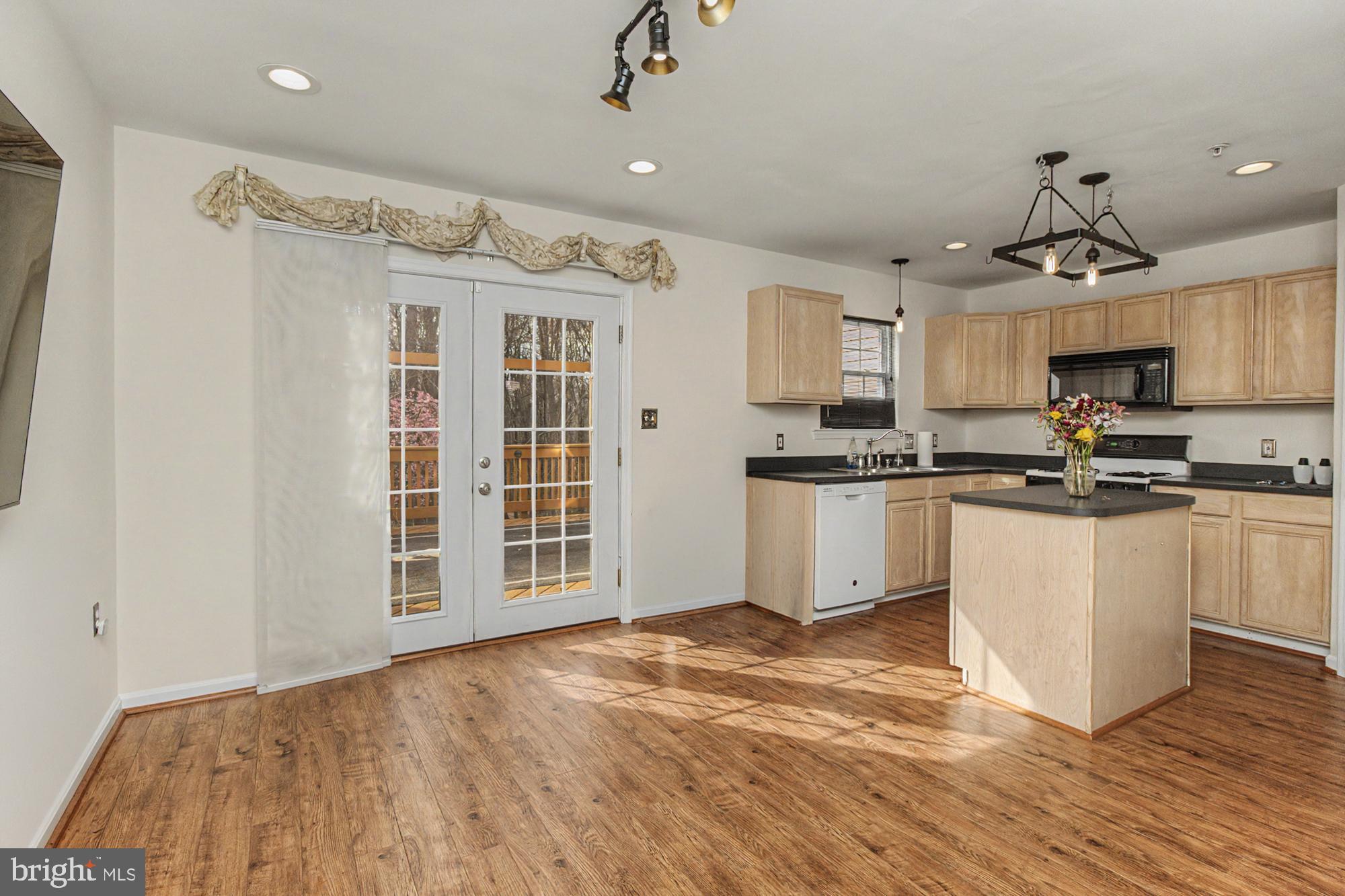 REISTERSTOWN VILLAGE - Residential